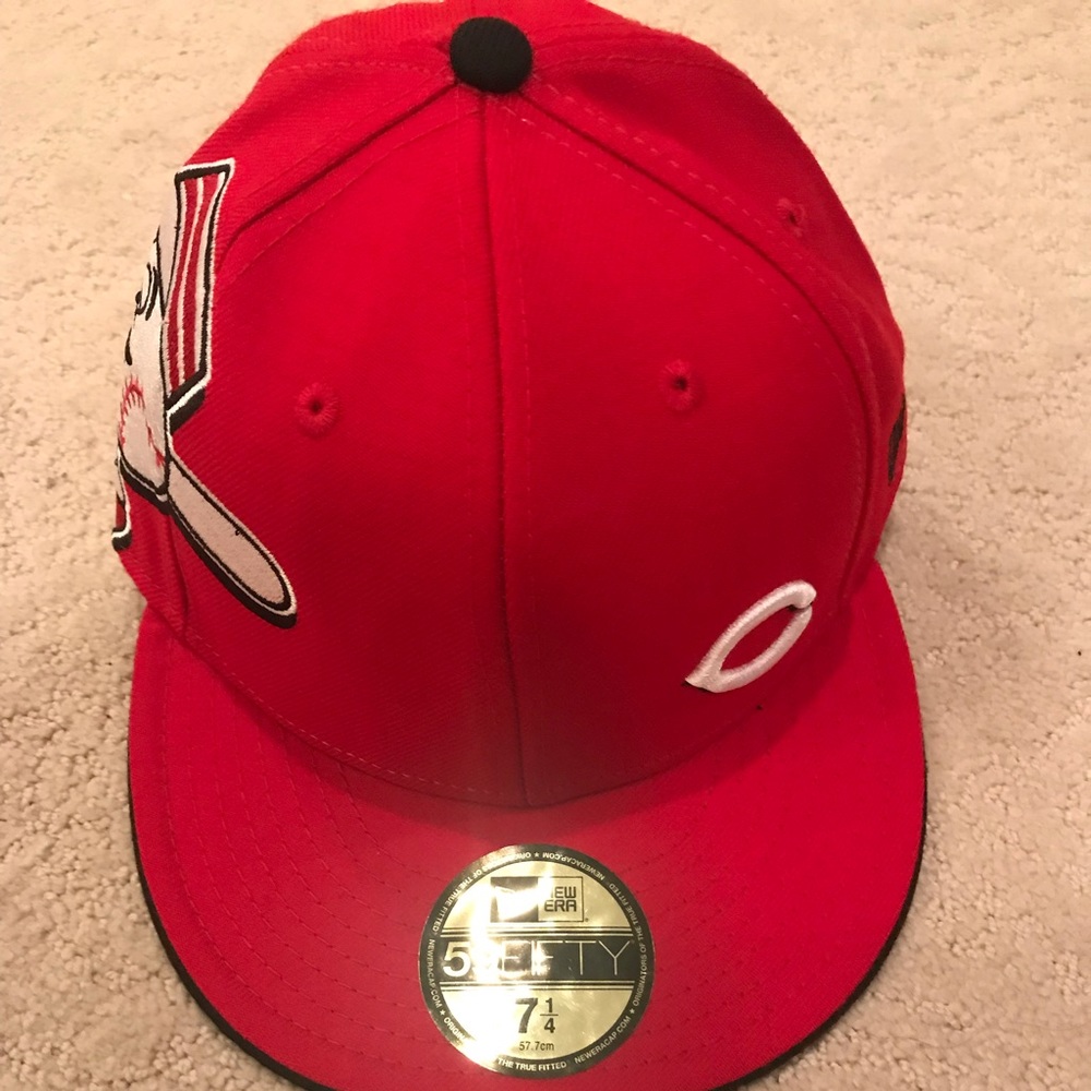 Authentic Men’s Cincinnati Reds Hat